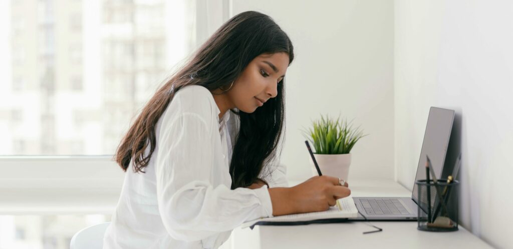 Les formations en alternance et à distance en comptabilité, commerce et ressources humaines et en informatique