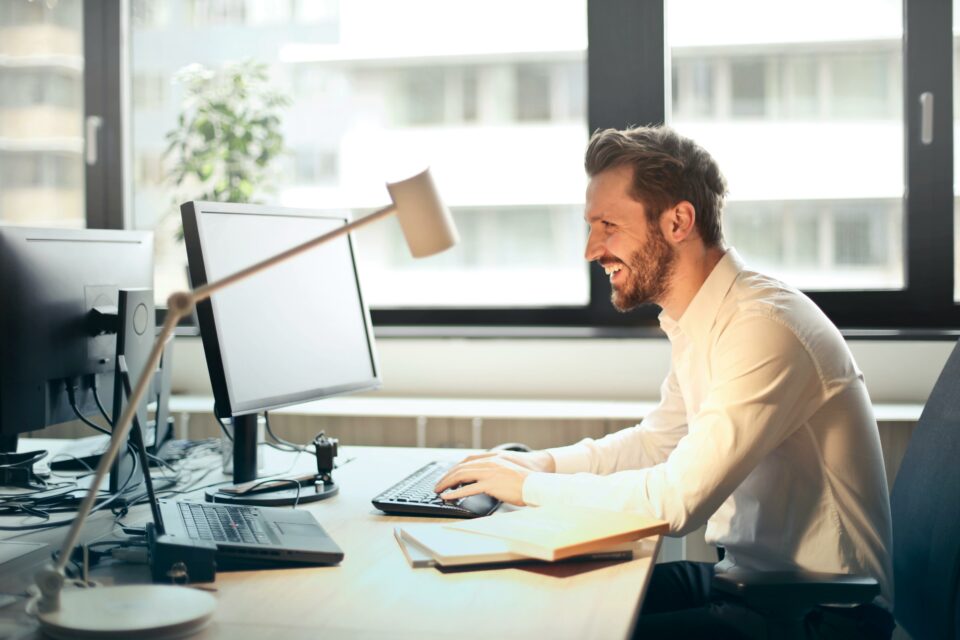 Comment devenir Attaché(e) commercial(e) ?
