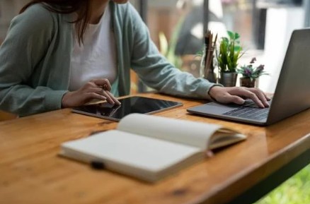 Pourquoi choisir une reconversion en tant qu’Assistant Ressources Humaines ?