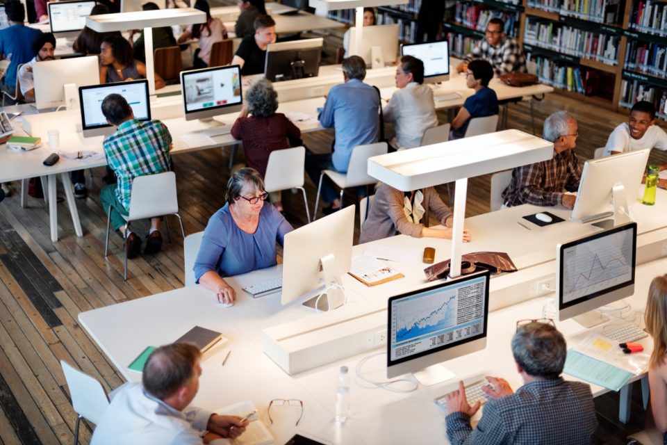 Excel, Canva, ChatGPT… Les outils bureautiques incontournables en 2025 pour réussir en entreprise